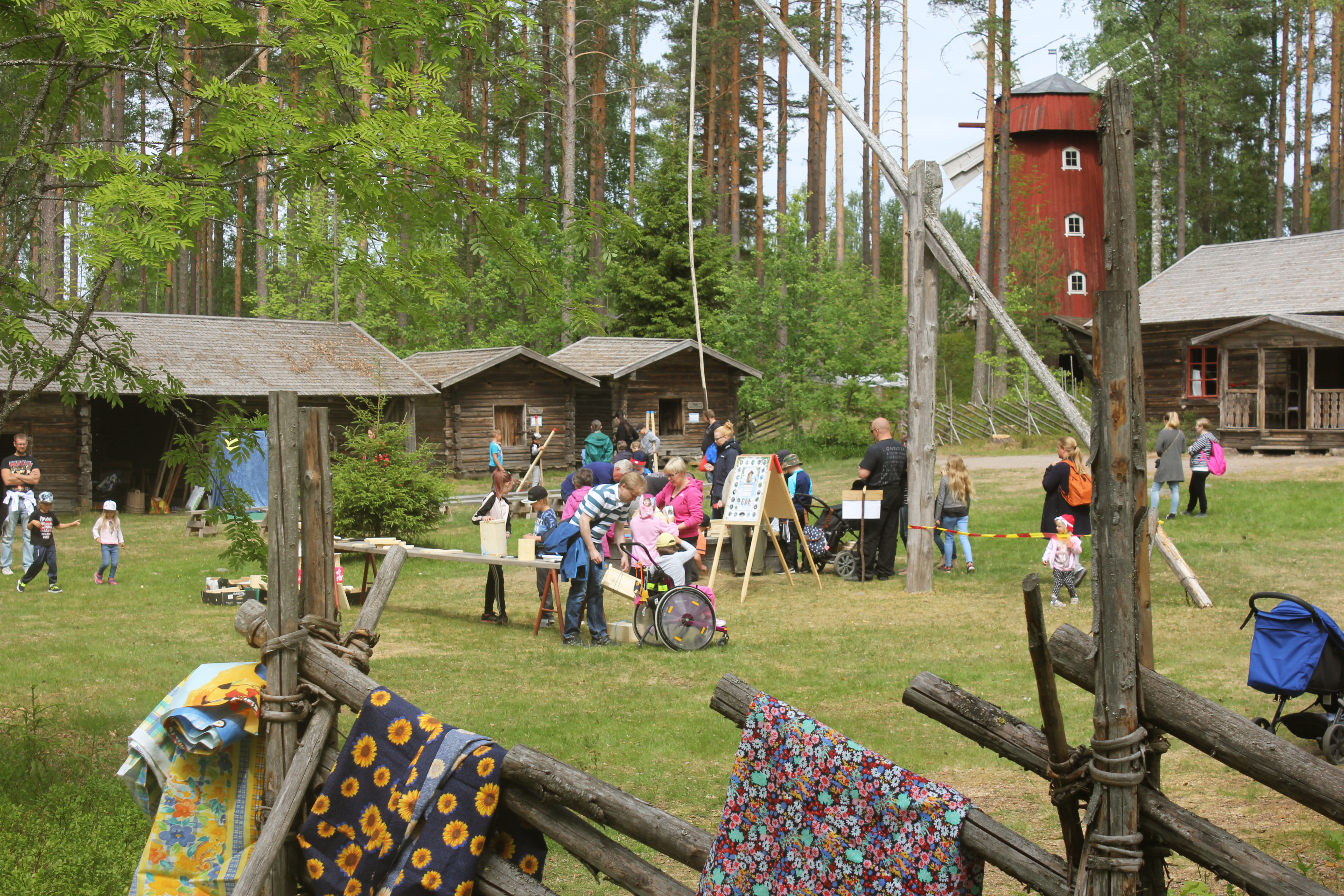 Summer event with workshops at Laurinmäki Crofter's Museum yard.